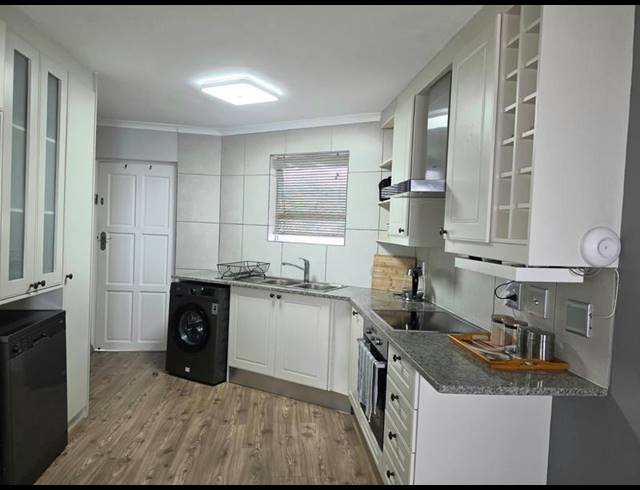2 BEDROOM PROPERTY TO RENT IN BLOUBERG BEACHFRONT
